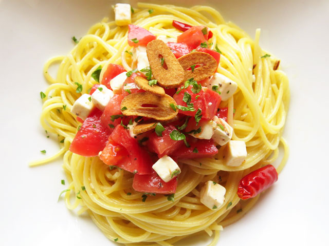 トマトとクリームチーズのアーリオ オーリオ ペペロンチーノ 簡単に作れるペペロンチーノの乳化とレシピ 作り方