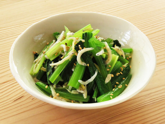 めんつゆで簡単！ ちゃちゃっと作れる、小松菜としらすの和え物」